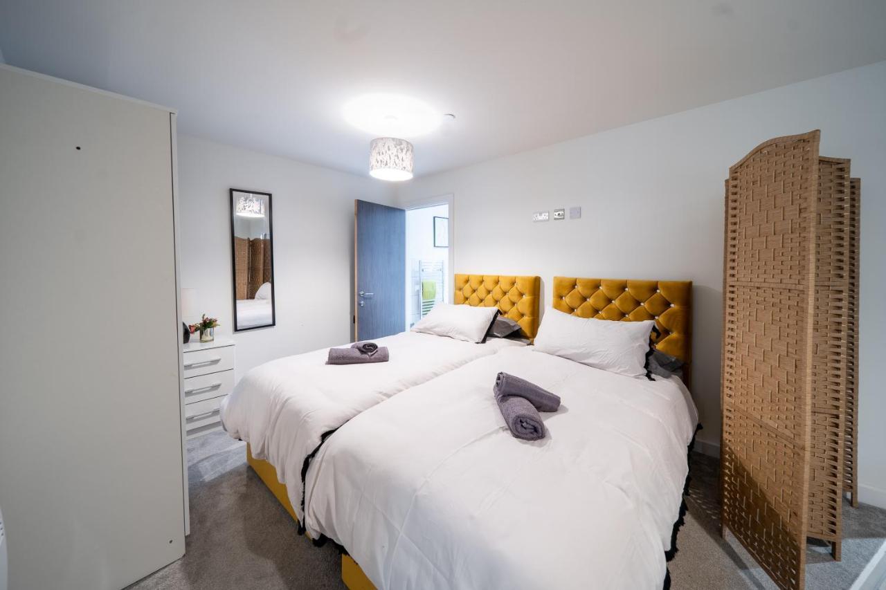 Bv Spacious 1-Bedroom Apartment Close To Town Center - Sleeps 6 Bradford  Exterior photo